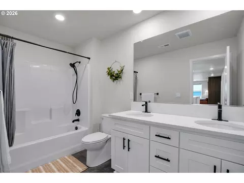 Bath - 3394 SE 36th St, Gresham, OR 97080 photo 5 of 5