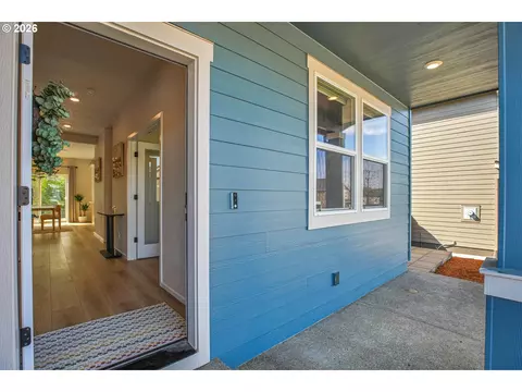 Entry Way - 3394 SE 36th St, Gresham, OR 97080 photo 1 of 6