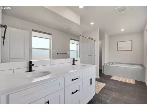 Bath - 3394 SE 36th St, Gresham, OR 97080 photo 2 of 5