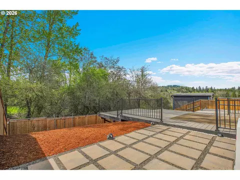 Exterior - 3394 SE 36th St, Gresham, OR 97080 photo 5 of 6