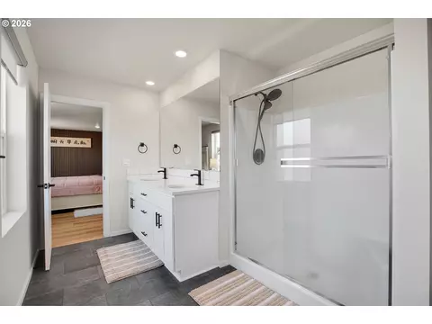 Bath - 3394 SE 36th St, Gresham, OR 97080 photo 4 of 5