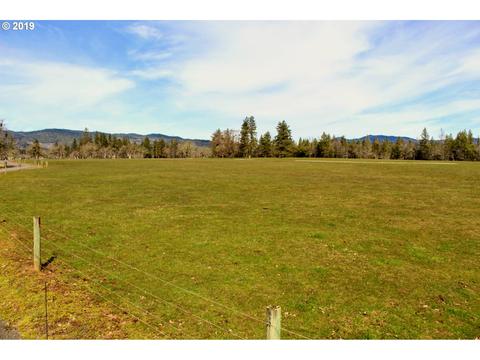 5180 Rogue River Dr, Eagle Point, OR 97524 photo 1