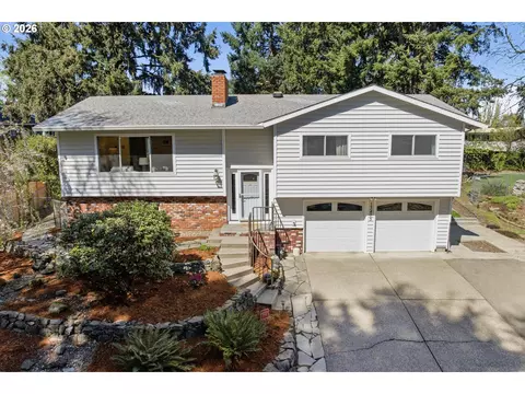 13475 SW Village Glenn Dr, Tigard, OR 97223
