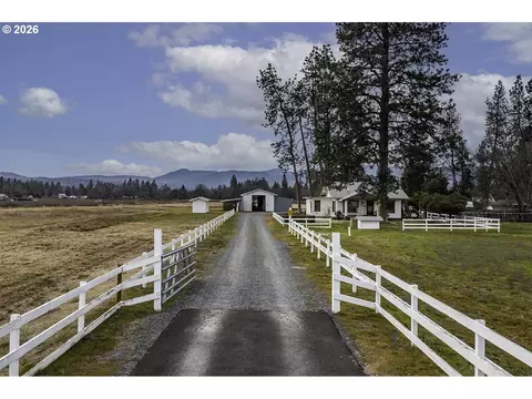 408 Oak Grove Rd, Medford, OR 97501