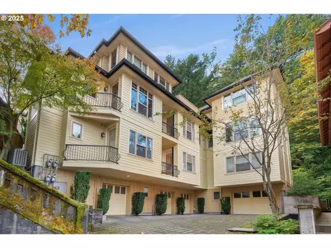 2416 SW Cedar St, Portland, OR 97205
