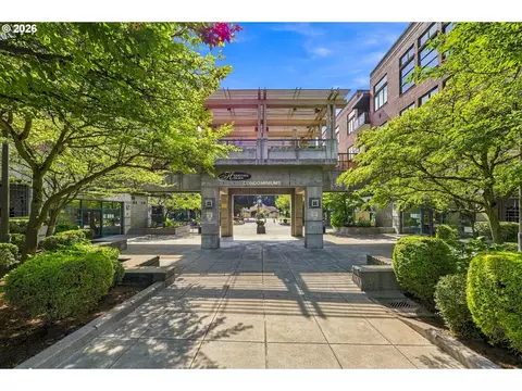 400 W 8th St #207, Vancouver, WA 98660