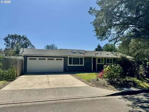 918 7th St, Florence, OR 97439