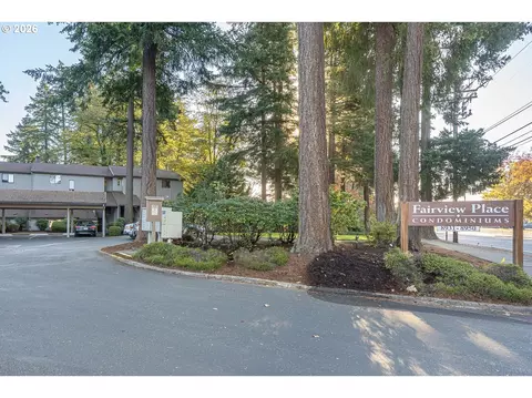 8948 SW Fairview Pl, Tigard, OR 97223