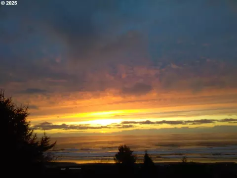North Slope Way, Rockaway Beach, OR 97136