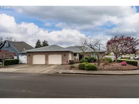 1213 NW Riverfront Dr, Roseburg, OR 97471