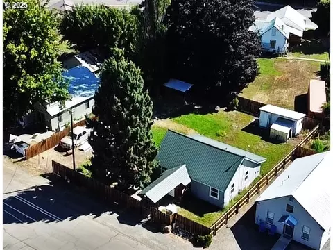 226 Center St, Halfway, OR 97834