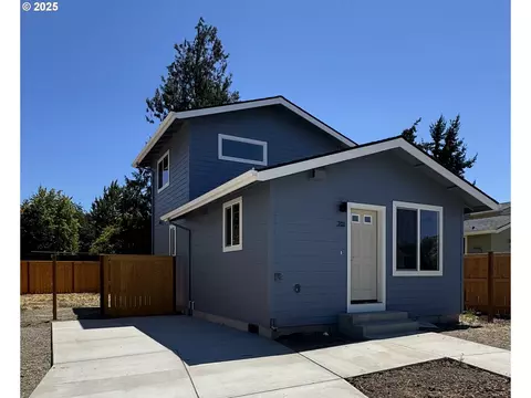 728 St Charles St, Eugene, OR 97402