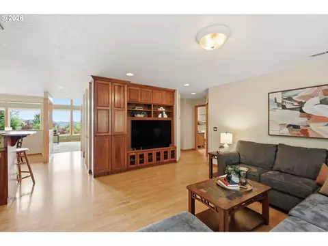 Living - 3854 Monroe St, Eugene, OR 97405 photo 7 of 7