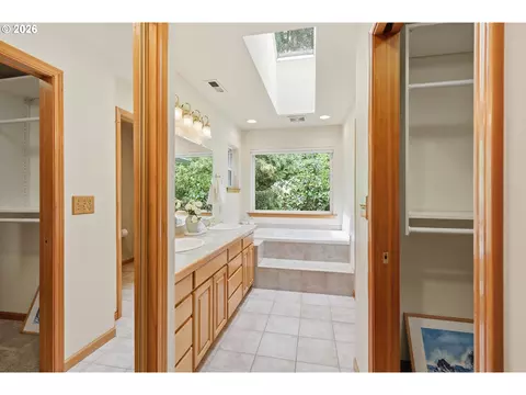 Bath - 3854 Monroe St, Eugene, OR 97405 photo 2 of 4
