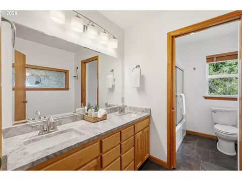 Bath - 3854 Monroe St, Eugene, OR 97405 photo 3 of 4