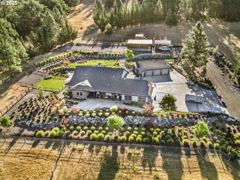 3465 Galls Creek Rd, Gold Hill, OR 97525