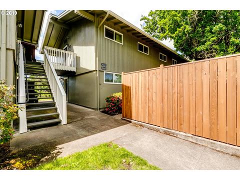 2062 W 14th Pl, Eugene, OR 97402 photo 1