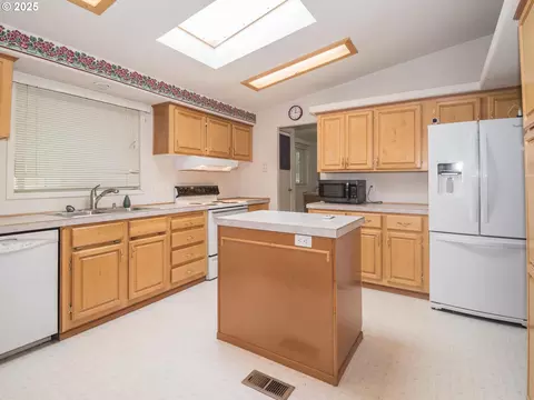 1949 SE Palmquist Rd #91, Gresham, OR 97080 photo 11