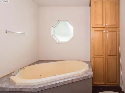 1949 SE Palmquist Rd #91, Gresham, OR 97080 photo 32