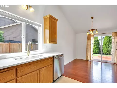 Kitchen - 6021 Firestone Dr, Eugene, OR 97402 photo 4 of 5