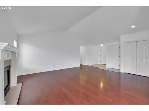 Living - 6021 Firestone Dr, Eugene, OR 97402 photo 2 of 5