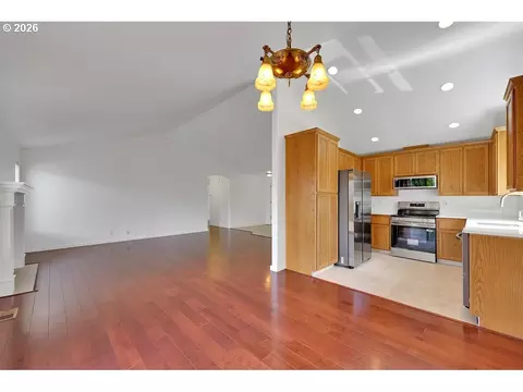 Living - 6021 Firestone Dr, Eugene, OR 97402 photo 5 of 5