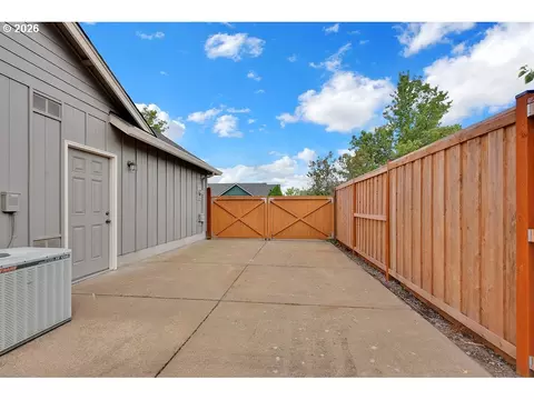Exterior - 6021 Firestone Dr, Eugene, OR 97402 photo 8 of 14