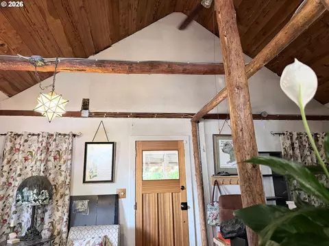 4017 E 16th Ave, Eugene, OR 97403 photo 3