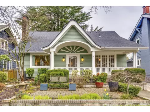 4005 NE Laddington Ct, Portland, OR 97232