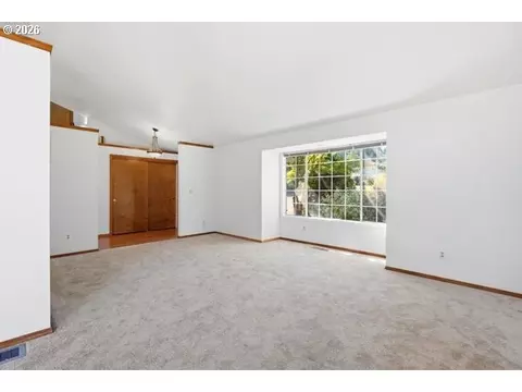Living - 1629 SElliott Ave, Gresham, OR 97080 photo 3 of 7