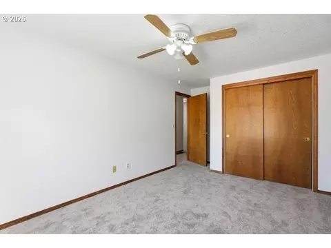 Bedroom - 1629 SElliott Ave, Gresham, OR 97080 photo 4 of 4