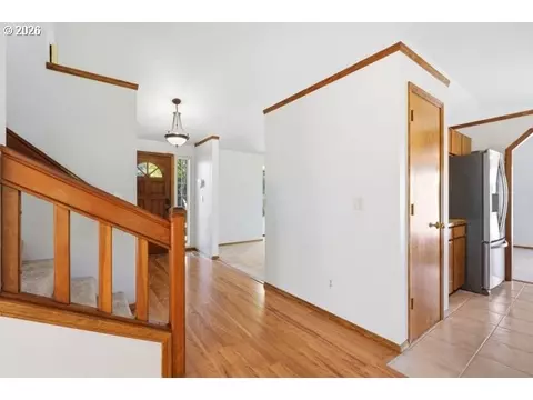 Entry Way - 1629 SElliott Ave, Gresham, OR 97080 photo 2 of 3