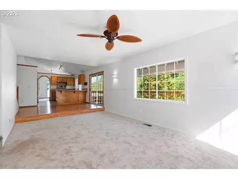 Living - 1629 SElliott Ave, Gresham, OR 97080 photo 6 of 7