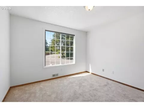 Bedroom - 1629 SElliott Ave, Gresham, OR 97080 photo 3 of 4