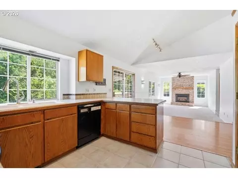 Kitchen - 1629 SElliott Ave, Gresham, OR 97080 photo 1 of 3