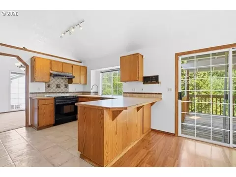 Kitchen - 1629 SElliott Ave, Gresham, OR 97080 photo 3 of 3