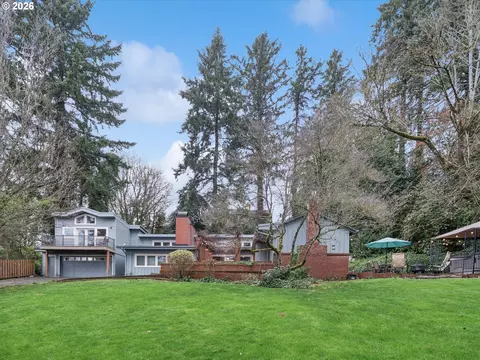 8401 SW Canyon Ln, Portland, OR 97225