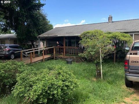 504 32nd St, Springfield, OR 97478 photo 1