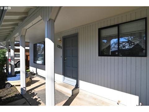 1225 Brickley Rd, Eugene, OR 97401 photo 1
