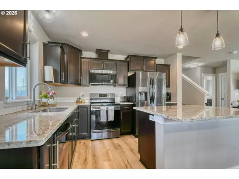 Kitchen - 233 E Jefferson St, Athena, OR 97813 photo 3 of 6