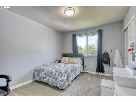 Bedroom - 233 E Jefferson St, Athena, OR 97813 photo 4 of 6