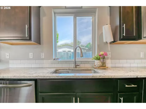 Kitchen - 233 E Jefferson St, Athena, OR 97813 photo 5 of 6