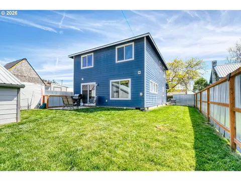 Exterior - 233 E Jefferson St, Athena, OR 97813 photo 8 of 11