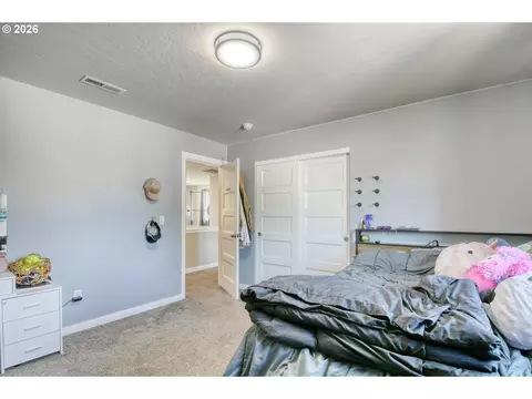 Bedroom - 233 E Jefferson St, Athena, OR 97813 photo 6 of 6