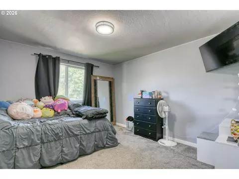 Bedroom - 233 E Jefferson St, Athena, OR 97813 photo 5 of 6