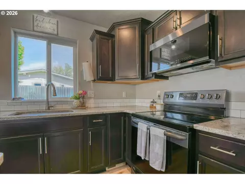 Kitchen - 233 E Jefferson St, Athena, OR 97813 photo 4 of 6