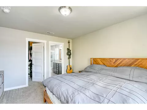 Bedroom - 233 E Jefferson St, Athena, OR 97813 photo 1 of 6