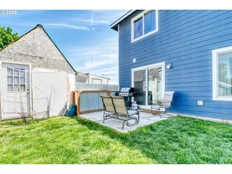 Exterior - 233 E Jefferson St, Athena, OR 97813 photo 5 of 11