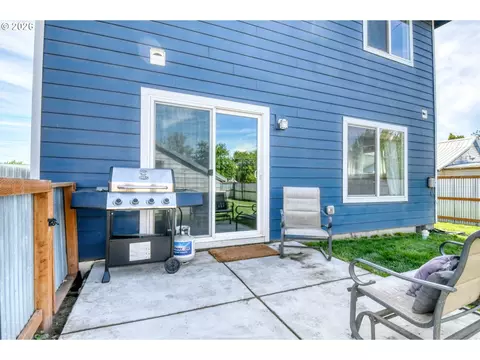 Exterior - 233 E Jefferson St, Athena, OR 97813 photo 3 of 11