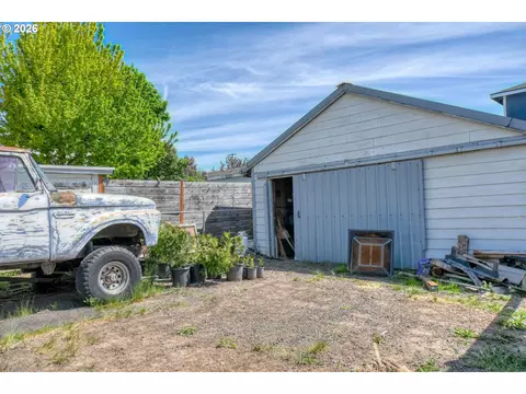 Exterior - 233 E Jefferson St, Athena, OR 97813 photo 11 of 11